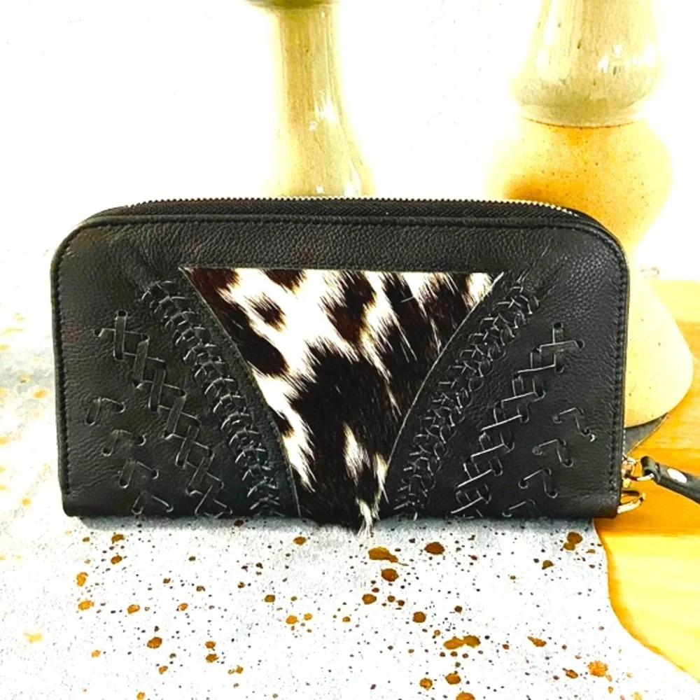 NWOT Genuine Cowhide Leather Black & White Zip Wallet/Wristlet - Picture 2 of 15